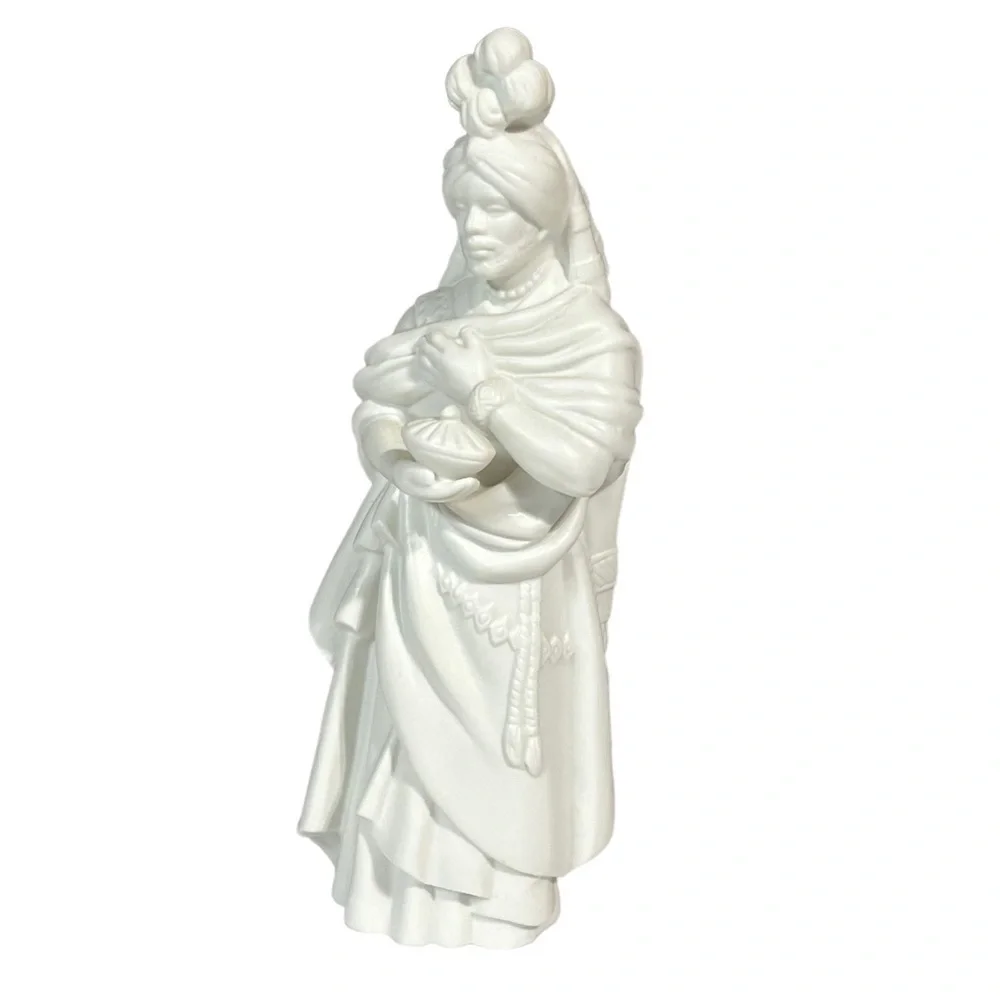 Vintage‎ Avon Nativity Collectibles Magi Kaspar White Porcelain Figurine 1982